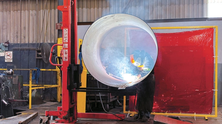 A Metsa Tanks employee performs a tank weld. (Photo by LP Gas staff)